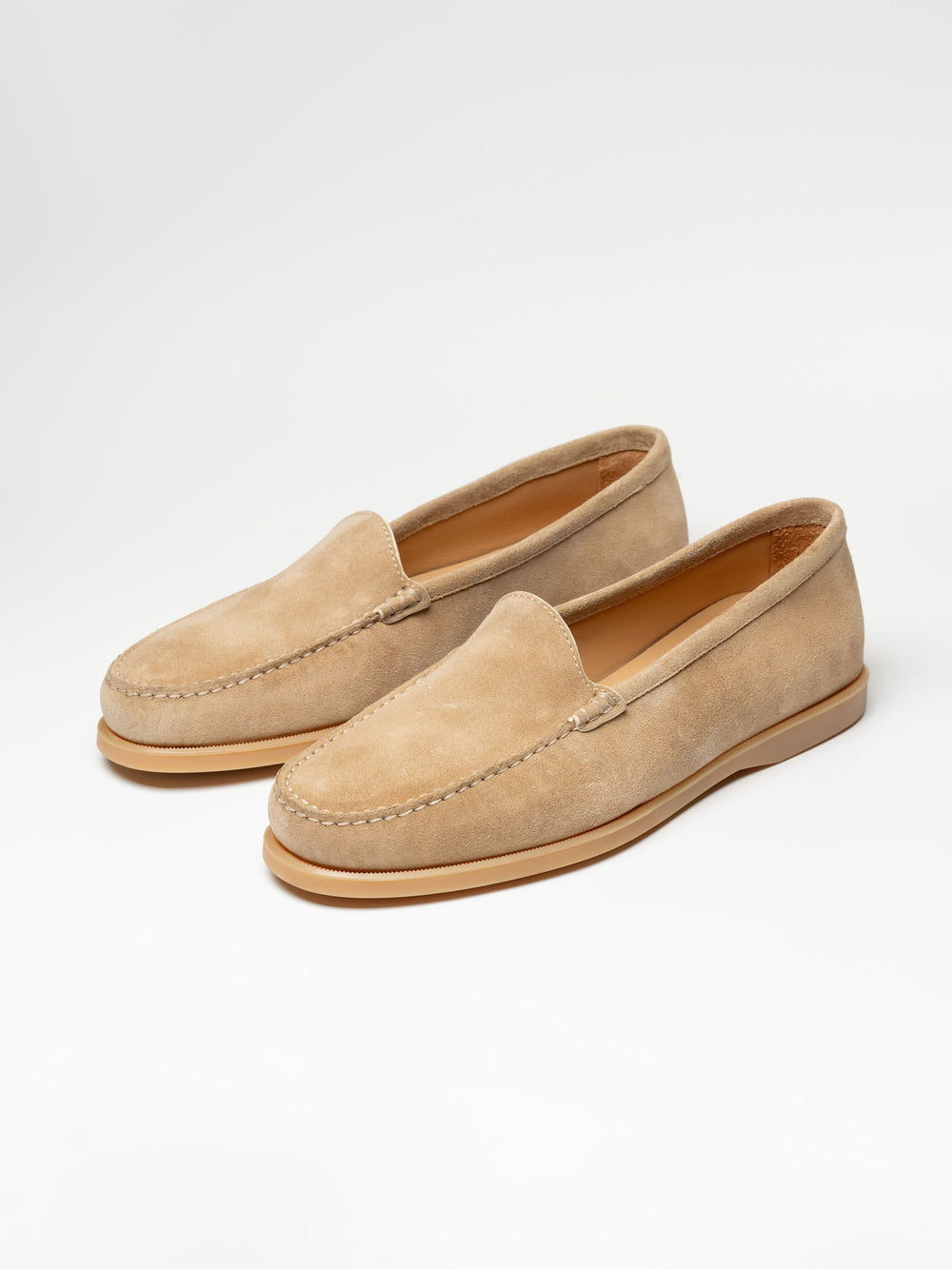 Noble Meridian Venetian Loafer - Sandfarbenes Wildleder — Form und Proportionen
